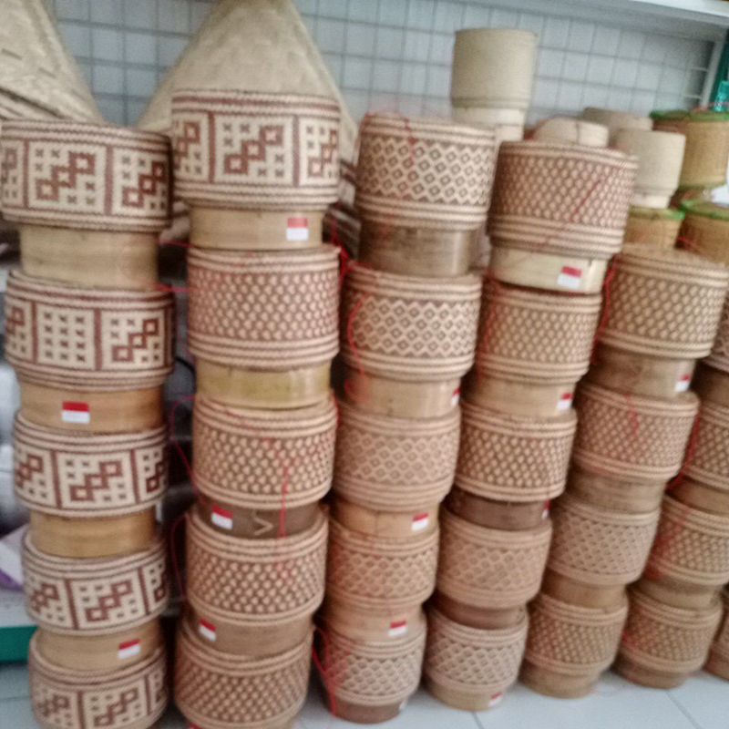 กระติบข้าวเหนียวย้อมสีธรรมชาติลวดลายสวยงามขนาด8นิ้ว