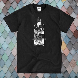 เสื้อยืดแขนสั้นลําลอง พิมพ์ลาย Kraken Rum Bottle สีดํา เข้ากับทุกการแต่งกาย สําหรับผู้ชาย 843303