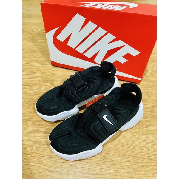 Black Nike Aqua Rift ของแท้จาก Shop Siam Center