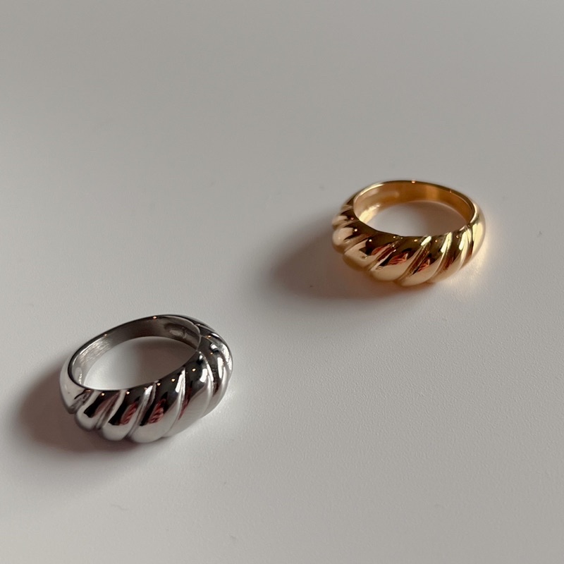A.piece แหวนแสตนเลส [stainless steel] pretzel ring