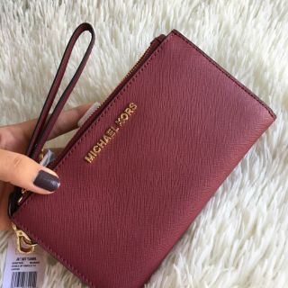 พร้อมส่ง Micheal kors wristlet ขนาด 8