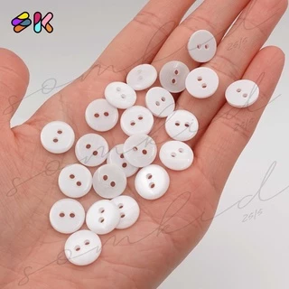 somkid กระดุมเชิ้ตสีขาว, ดำ หน้ามุก 2รู เนื้อพลาสติกอย่างดี ขนาด11mm, 15mm ทนความร้อน แซ็กเครื่องจักรได้ สอยมือได้