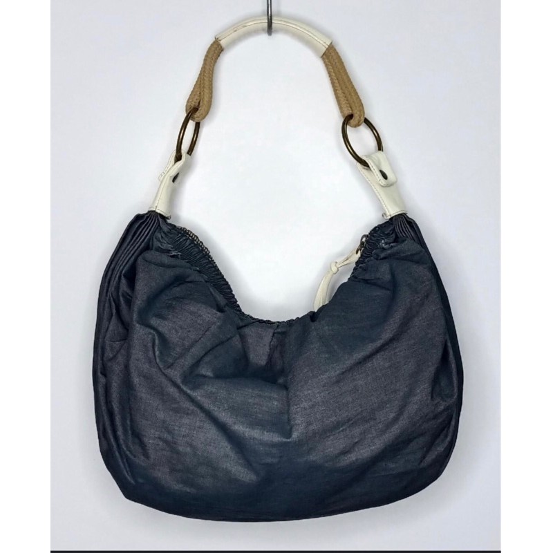 กระเป๋าสะพายmiumiuผู้หญิง