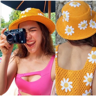 Daisy Knitt Bucket Hat หมวกไหมพรมปักดอกไม้ ทรงบัคเก็ต Shopfluffy England ของแท้