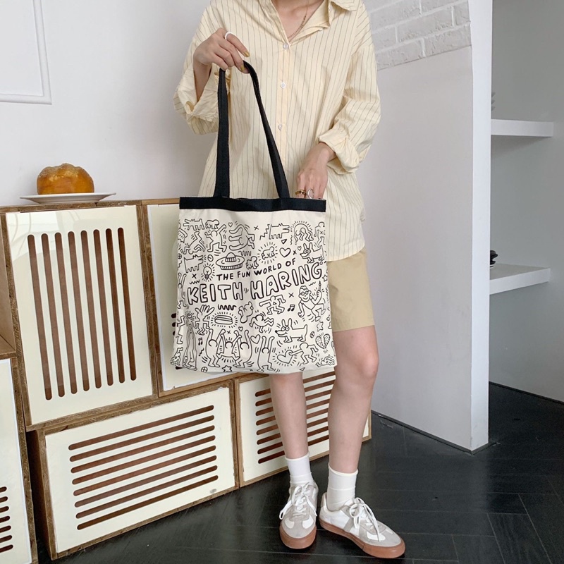 กระเป๋าผ้า สกรีนลายน่ารัก Keith haring มี 2 สี 3 แบบ