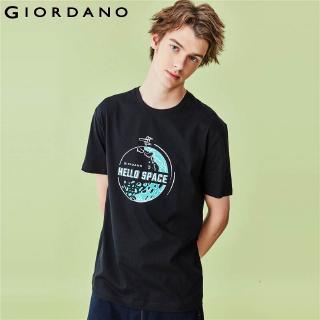 Giordano เสื้อยืดแขนสั้นเนื้อผ้าฝ้าย 100 % พิมพ์ลายอวกาศสําหรับผู้ชาย