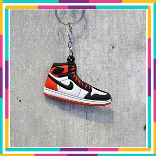 [พร้อมส่ง] พวงกุญแจรองเท้า - sneaker keychains เซ็ต 2 ชิ้น (เลือกได้)