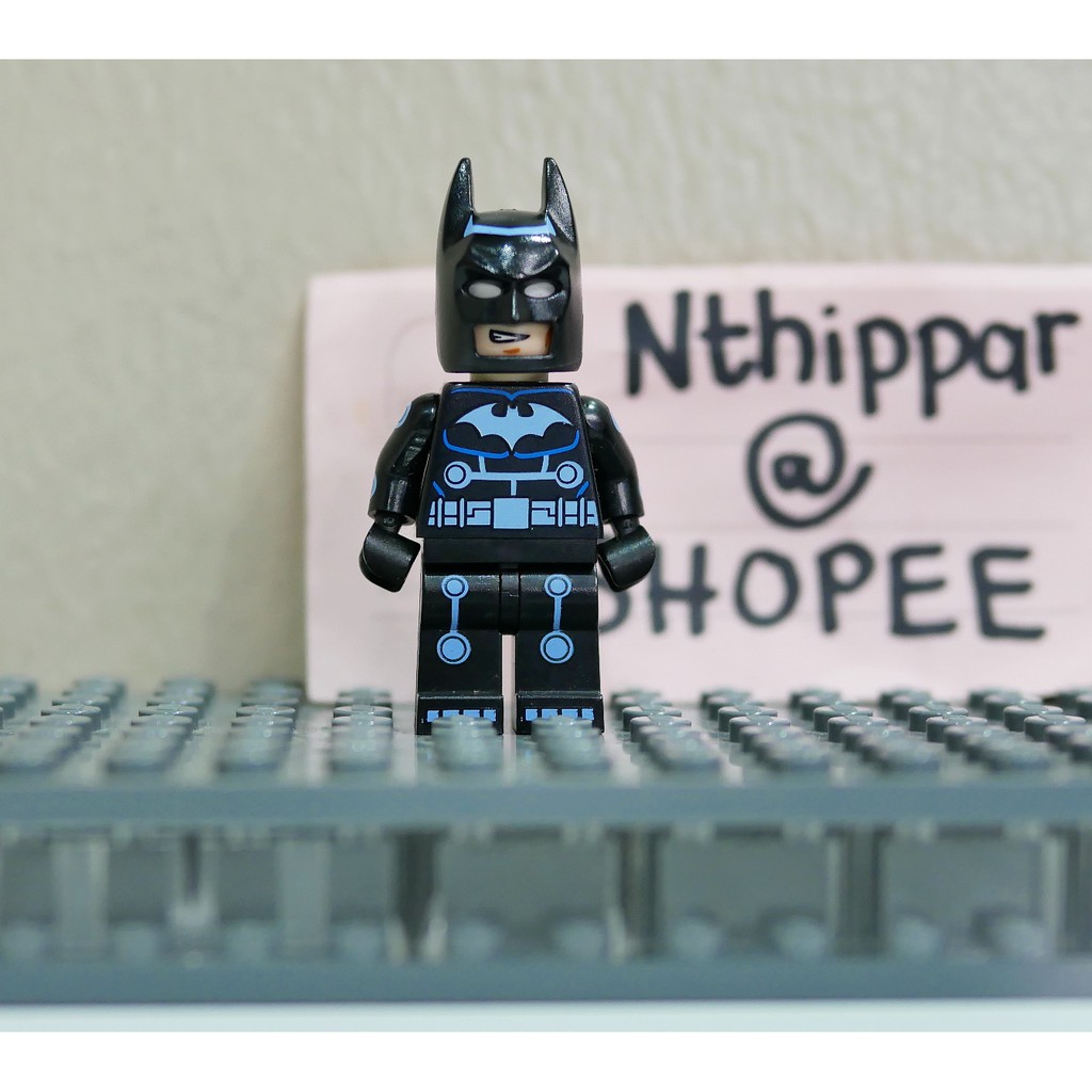 +++ ขาย Lego Batman Electric Suit Exclusive Batman Book ธีม Batman จากค่าย DC ของแท้ พร้อมส่ง DC Com