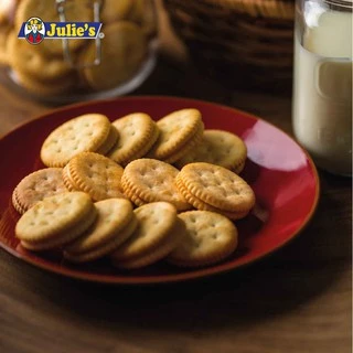 ขนม Julie's บิสกิต ขนมปังกรอบ สอดไส้ครีมเนยถั่ว ตรา จูลี่ส์ (Julie's) ขนาด 360, 180 และ170 กรัม