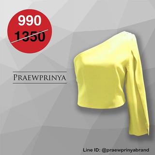 Praewprinya Classic Top
Size: Bust/Waist/Length 
SS:32/26/16.5
S:33/27/16.5
M:34/28/16.5
L:35/29/17