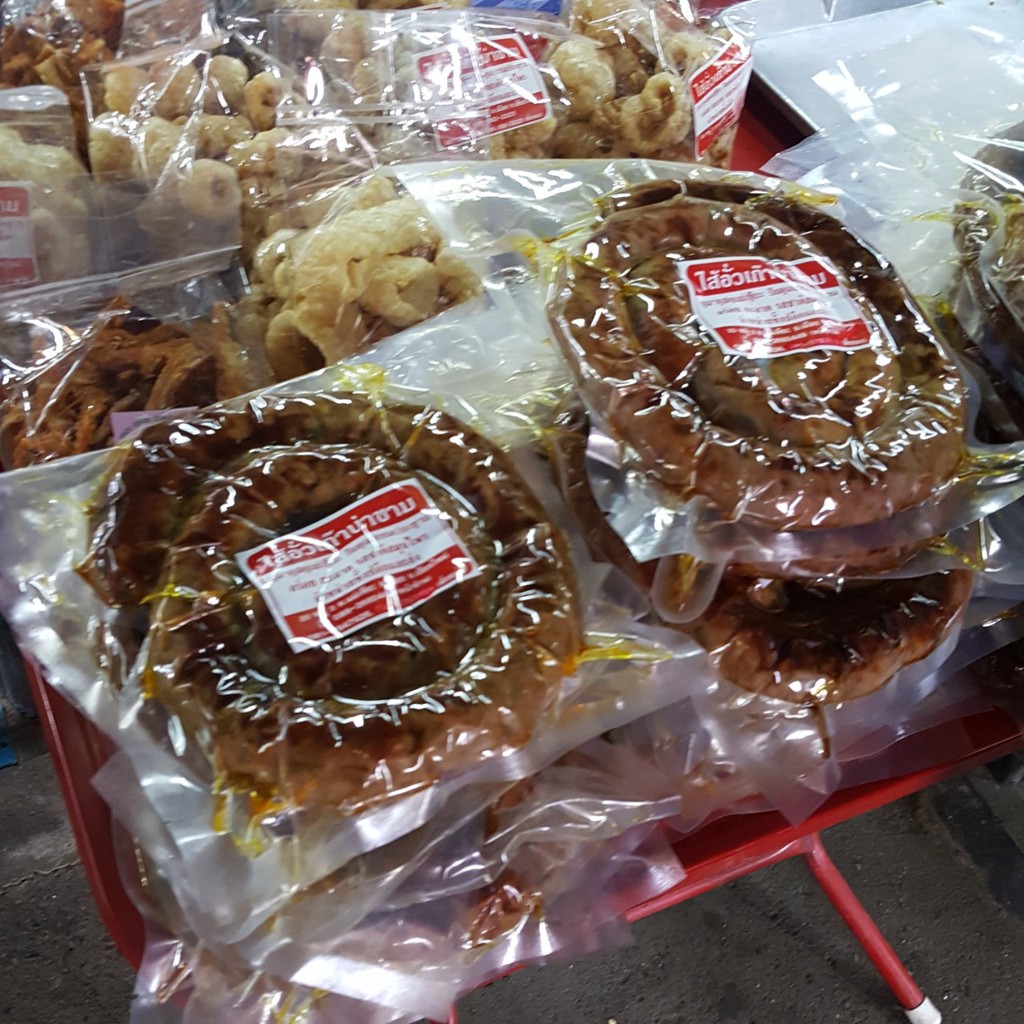 1 Kg.ไส้อั่วเก๊าบ่าขาม ไส้อั่วสมุนไพร ไส้อั่วชื่อดังจากตลาดแม่เหียะ เชียงใหม่ หอมเครื่องเทศและสมุนไพร ทำให้สุกโดยการย่าง