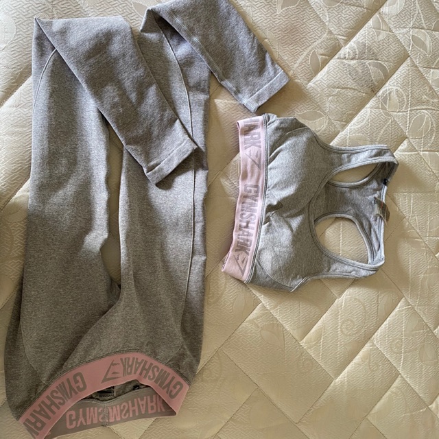 Gymsharkชุดออกกำลังกายของแท้ ทั้งเซท สภาพดี คุ้มมาก มือสอง