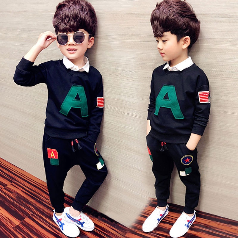 เด็กผู้ชายเสื้อผ้าสองชิ้น