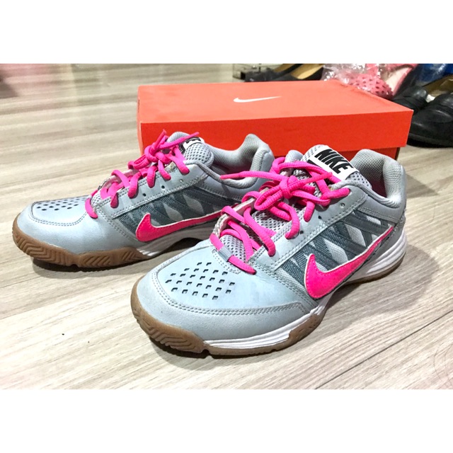 nike court shuttle v