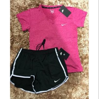 ชุดเสื้อ+กางเกงNikeราคา 475บาท