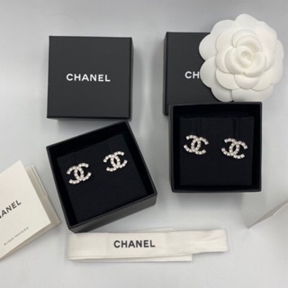 New chanel earings size 2 cm. Y.19 Fullset