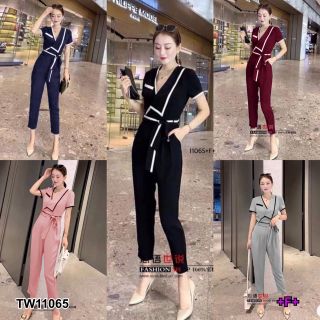 MF11065🍓
Jumpsuit จั้มสูทแขนสั้น คอวีแต่งปก กุ๊นขอบแน ปกจั้ม ขากางเกงทรงกระบอก มีซิปหลัง + สายผูกเอว