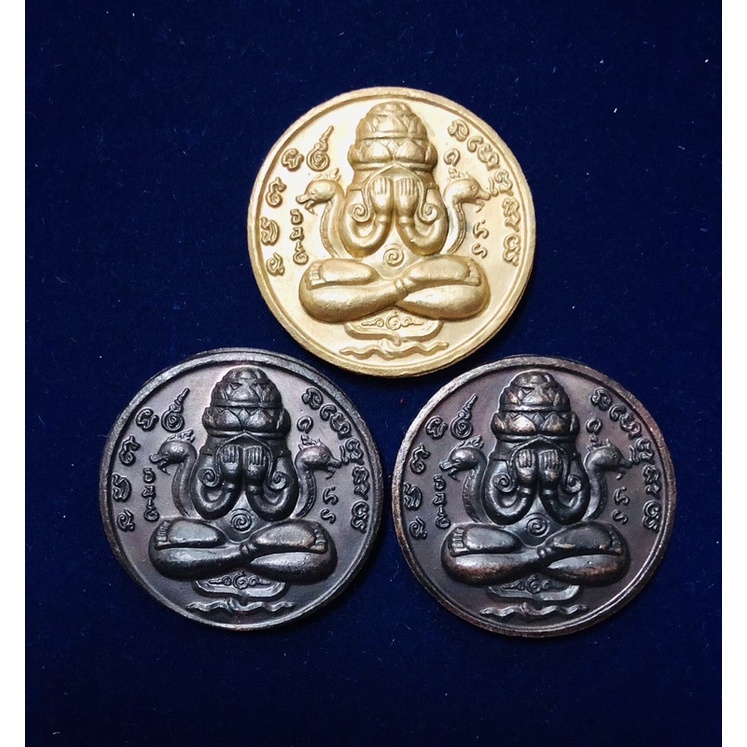 พระปิดตาพังพระกาฬรุ่นแรก ปี 2530 แพ็ค 3 เหรียญ 1 ทอง 2 นวโลหะ พุทธาคมวัดเขาอ้อจังหวัดพัทลุง
