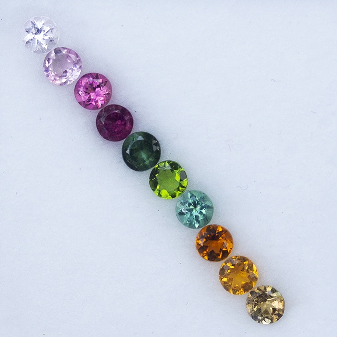 พลอยทัวมาลีน (Fancy Tourmaline)น้ำหนัก 1.52 กะรัต 3มิล จำนวน10เม็ด พลอยแท้ จากประเทศไนจีเรีย