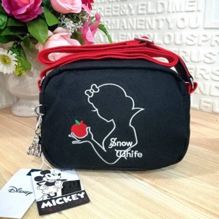 Kipling Disneys Snow White รุ่น Veni Crossbody Bag  กระเป๋าสะพายข้าง