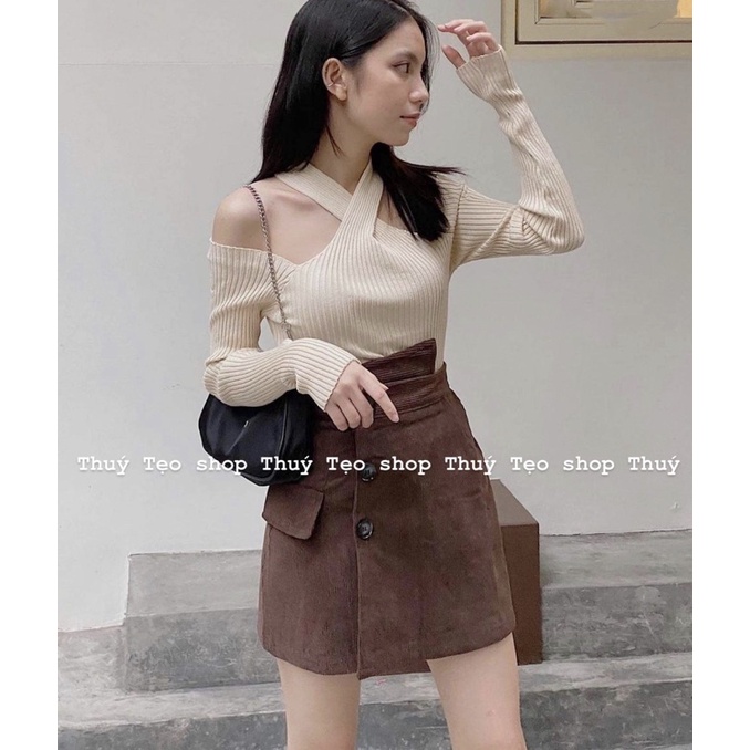 THICK เสื้อยืดเปิดไหล่พร้อม CROSS-NECKLACE L612