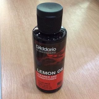 DAddario Lemon Oil ทำความสะอาดกีตาร์ ฟิงเกอร์บอร์ด และตัวกีตาร์ที่เป็นงานไม้ที่ไม่เคลือบเงา