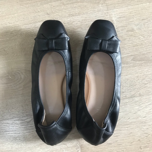 ส่งต่อรองเท้า chou size 36