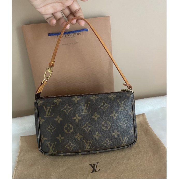 LV pochette vintage dc99