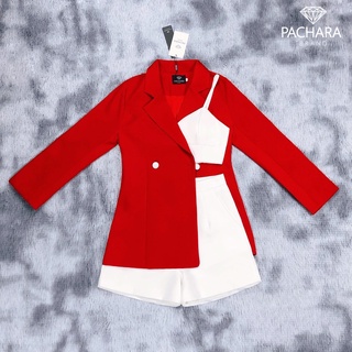 Pachara:เซ็ต 3 ชิ้น เสื้อสูทแขนยาวสีแดง มาพร้อมเสื้อครอปสายเดี่ยวสีขาว แมทช์คู่กับกางเกงขาสั้น
