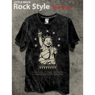 เสื้อยืดคอกลมแขนสั้น Little Rock ลาย เทพีแห่งความไม่รู้  KNOWS NOTHINGS ผ้าCotton100 % ดำฟอก มีถึง ขนาดใหญ่ 52 นิ้ว