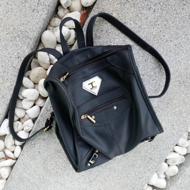 BACKPACK (black) กระเป๋าเป้ หนังนิ่มมาก