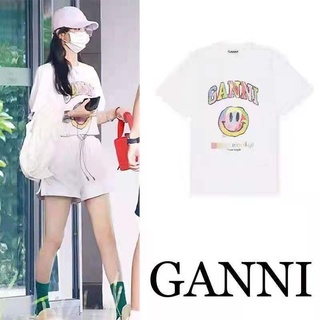 Ganni เสื้อยืดแขนสั้น ทรงหลวม พิมพ์ลายตัวอักษรหน้ายิ้ม สีรุ้ง แฟชั่นฤดูร้อน สําหรับผู้หญิง