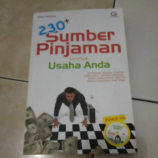 230 + Time Source รองเท้าสไตล์ธุรกิจโดย Ellen Pantouw