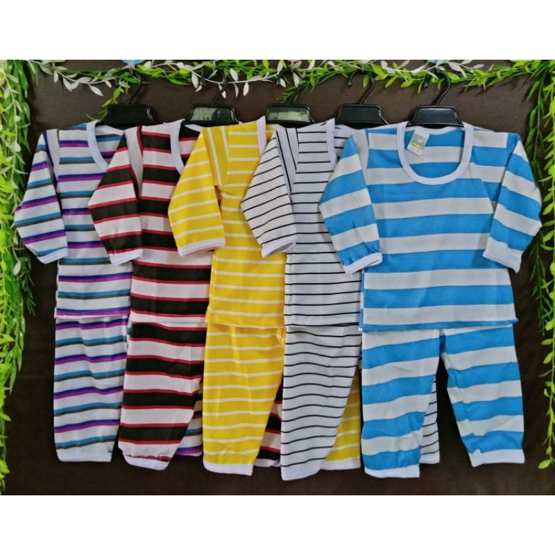ชุดแขนยาว-ขายาวลายริ้ว ผ้าบาง ราคาชุดละ 32-49 บาท