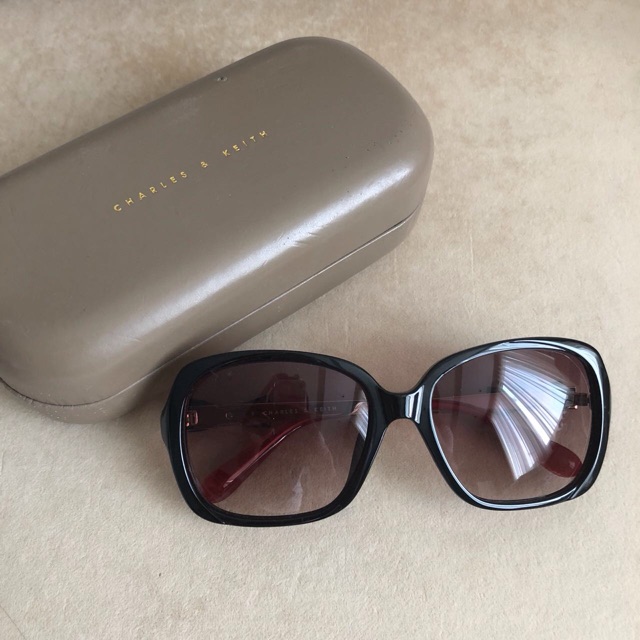 แว่นตา Charles & keith