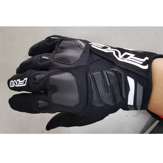 ถุงมือการ์ด Five Glove E2 Black นุ่มสบายมือมากๆ จะ เดิน Trail หรือ ใส่ขี่มอเตอร์ไซค์ก็ได้