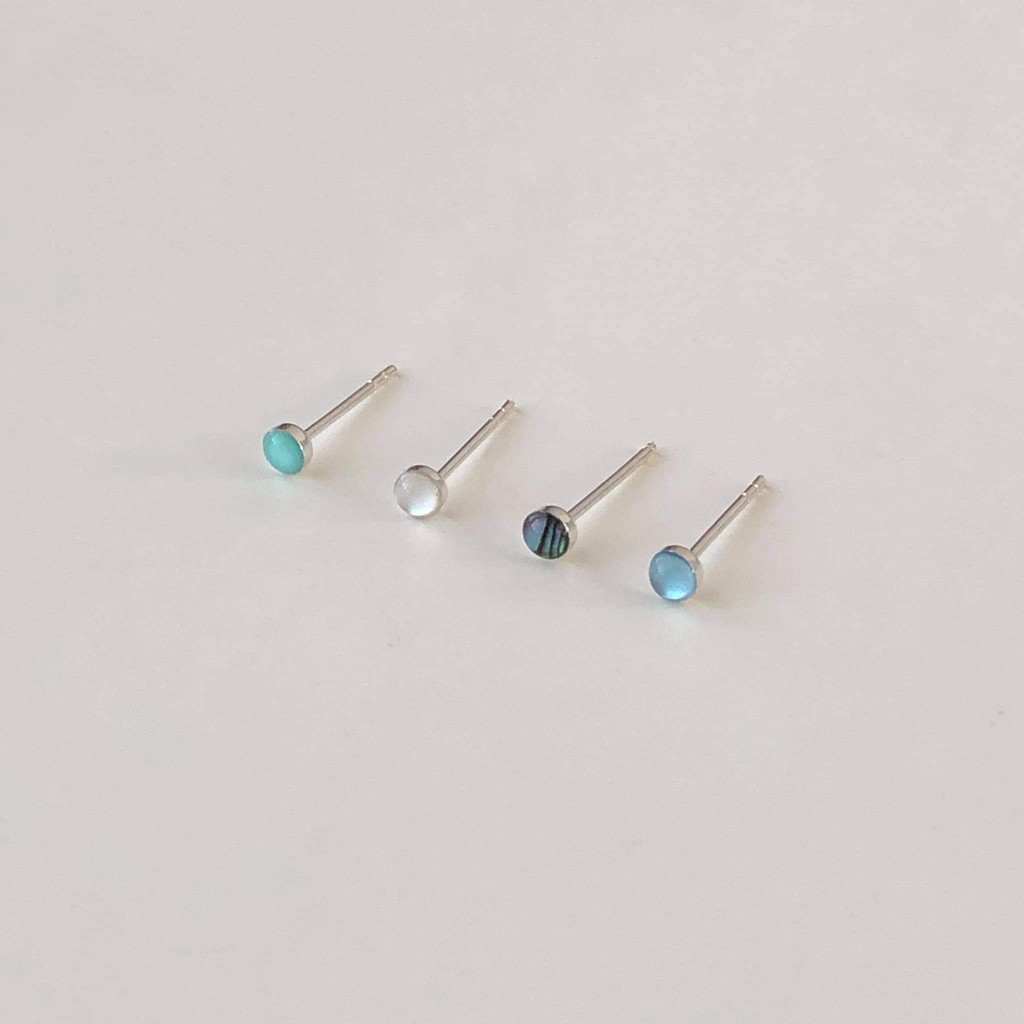 Winterwinter Jewelry Silver925 : เครื่องประดับเงินแท้ ต่างหูเงินแท้ เปลือกหอยมุก มีให้เลือกหลายสี ( 3 mm )