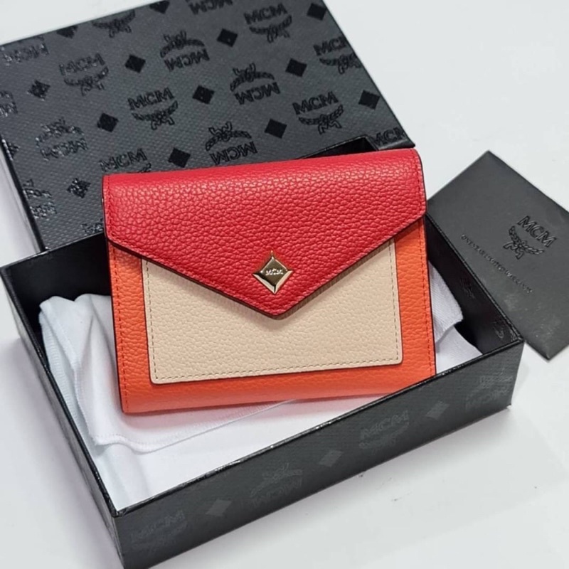 กระเป๋าสตางค์ Mcm Patricia Leather Tri-Fold Wallet