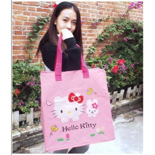 กระเป๋าสะพายทรงสี่เหลี่ยม ฐานขยายได้กว้าง ใส่ของได้เยอะจุใจ ขนาด 46*43*28 cm ราคา 260 บาท