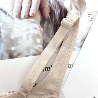 ชุดชั้นใน Anny รุ่น1874 คัพB เสื้อใน บราไร้โครง เต็มทรง ฟองน้ำบาง 4 mm ใส่สบาย