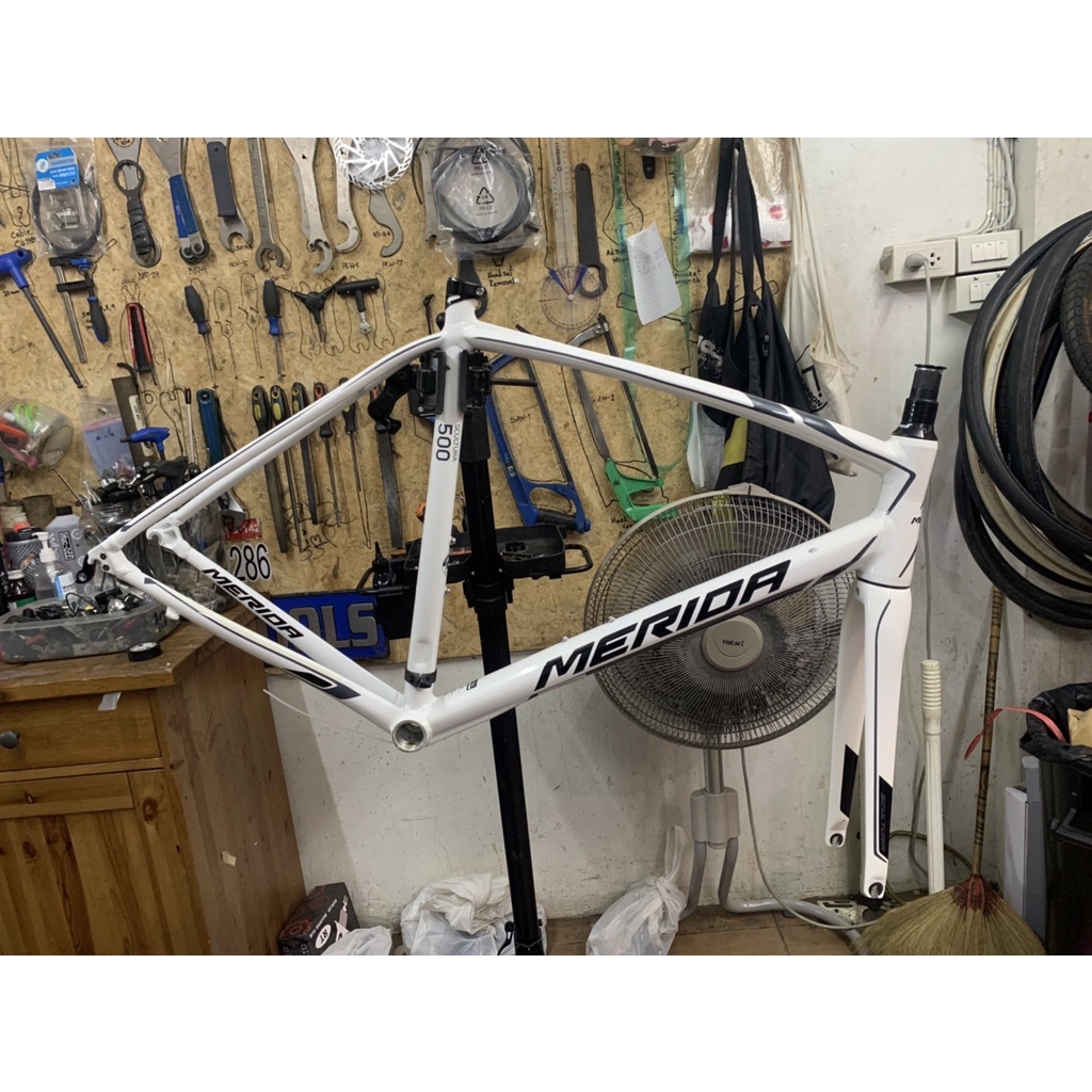 (ลดล้างสต๊อก) เฟรม จักรยานเสือหมอบ MERIDA SCULTURA 500 สีขาวคาดดำเทา size 54 cm