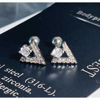 💝ราคา1คู่ จิวหูเพชรสามเหลี่ยมโปร่งฝังเพชรรัสเซียขนาด 7x7 mm.ก้านสแตนเลสแท้316Lขนาดก้าน1.2mm.บอลกลมหลังแบบเกลียวหมุน5mm.