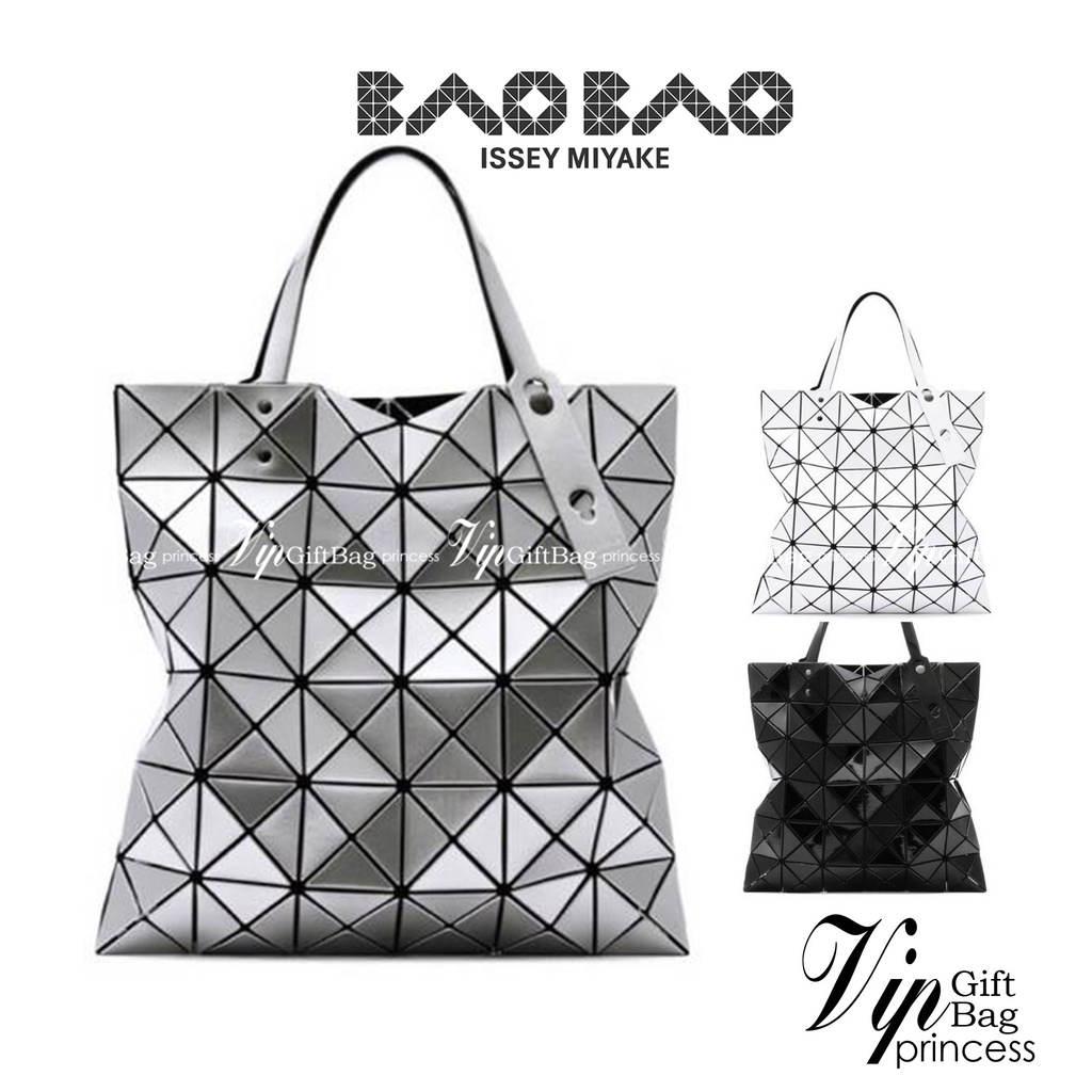 BAO BAO ISSEY MIYAKE TOTE BAG (6x6) กระเป๋าสะพายไหล่ ใบใหญ่ ทรงโท้ท จุดเด่นคือ ปรับได้หลายทรงตามเอกลักษณ์เฉพาะของแบรนด์
