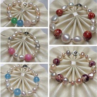 สร้อยข้อมือมุกแท้100% ข้อมือสีน่ารัก Real Pearl Braceletไข่มุกร้อยกับหิน สินค้าพร้อมส่ง H