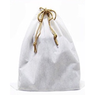 ราคา20 นิ้ว สีขาว เชือกสีทอง ถุงผ้าหูรูดสปันบอนด์ (ไม่มีตัวล็อกเชือก) ขนาด 20 x 20 นิ้ว สั่งขั้นต่ำ 3 ใบ