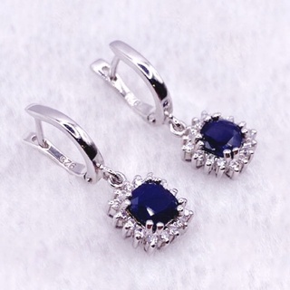 L6422 ต่างหูพลอยไพลินแท้  ( Blue sapphire ) แบบอิงลิชล็อค ตัวเรือนเงินแท้ 925 ชุบทองคำขาว