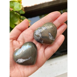 ไพไรต์หัวใจมีควอสต์แซม (pyrite with quartz heart)  มีให้เลือก 2 ชิ้น สวยทั้งคู่ ดูตามวีดีโอได้เลยครับ