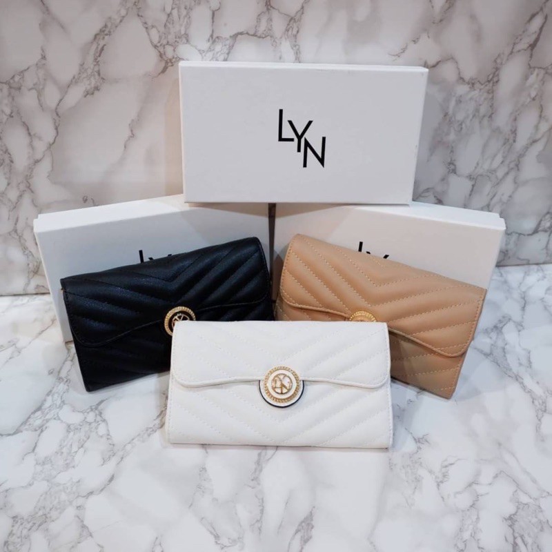 แท้💯 outlet Lyn new collection trimony woc กระเป๋าสตางค์