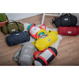 Middle Duffle bag
Material:  Canvas, Nylon
Dimension: W7"xL15.5"xH11"