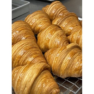 ครัวซองต์คลาสสิคบัทเทอร์ (Classic Butter Croissant) เนยฝรั่งเศส AOP